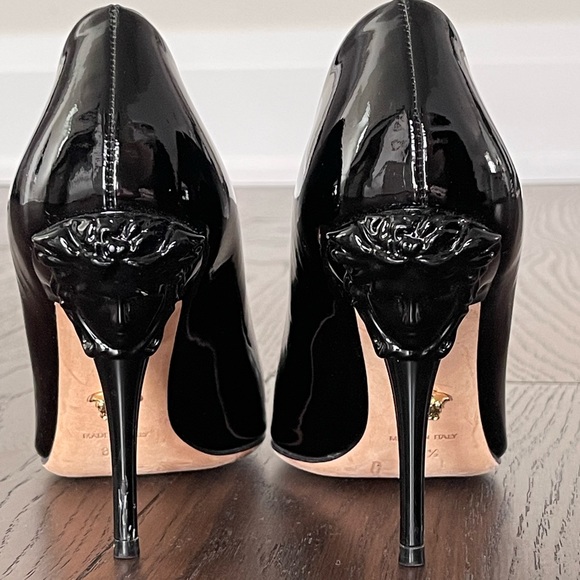 Brand new Versace black patent pumps. never been worn - Picture 2 of 2